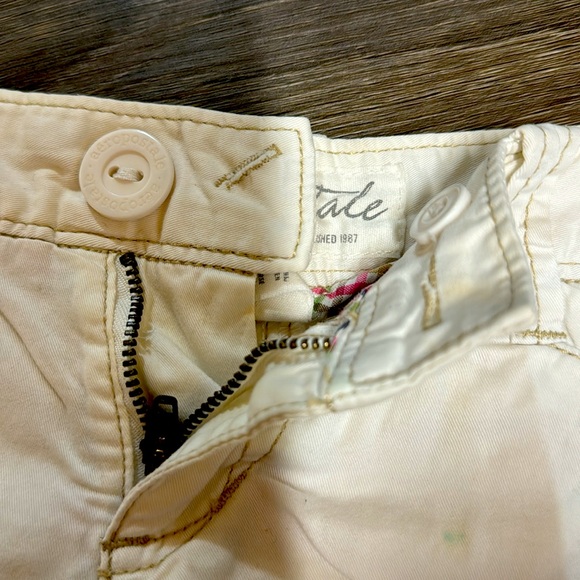 Aeropostale jean shorts used like new size 0, 4 pockets 2 front 2 back. - Picture 4 of 10